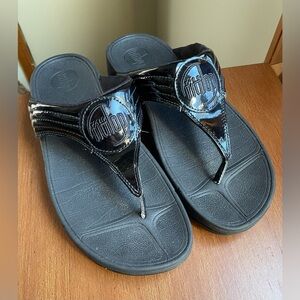 Fitflop Size 10 Walkstar Black Patent Leather Toe Post Comfort Sandals